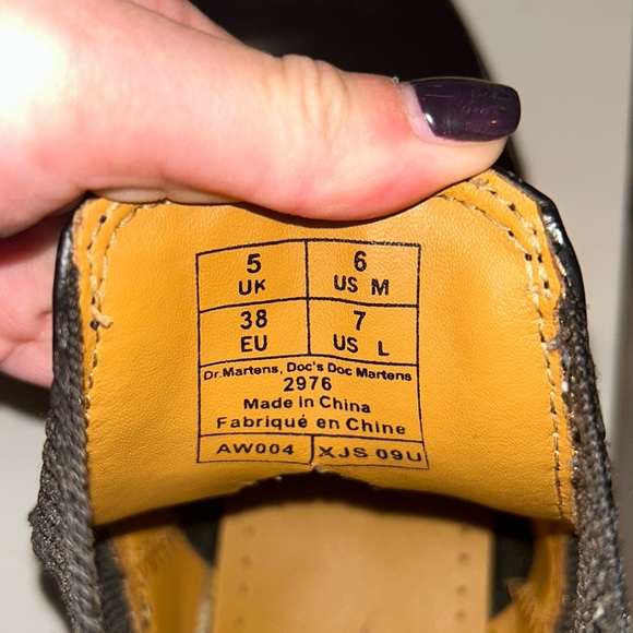 Doc Marten Chelsea Boots size 7! - Picture 2 of 4